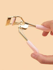 [Exquisite Gold - Pink Eyelash Curler] With A Gold - Pink Color Scheme, It Looks Great. The Silicone Cushion Is Gentle And Won't Harm The Eyelashes, And It Can Easily Create A Natural And Long - Lasting Curled Shape. The Handle Fits The Hand Shape, Provid